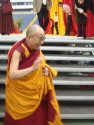 Kommt ein Gott auf Besuch... Der Dalai Lama in Frankfurt (фильм 2009)