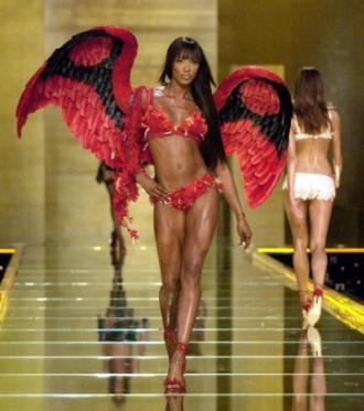 Показ мод Victoria's Secret 2002